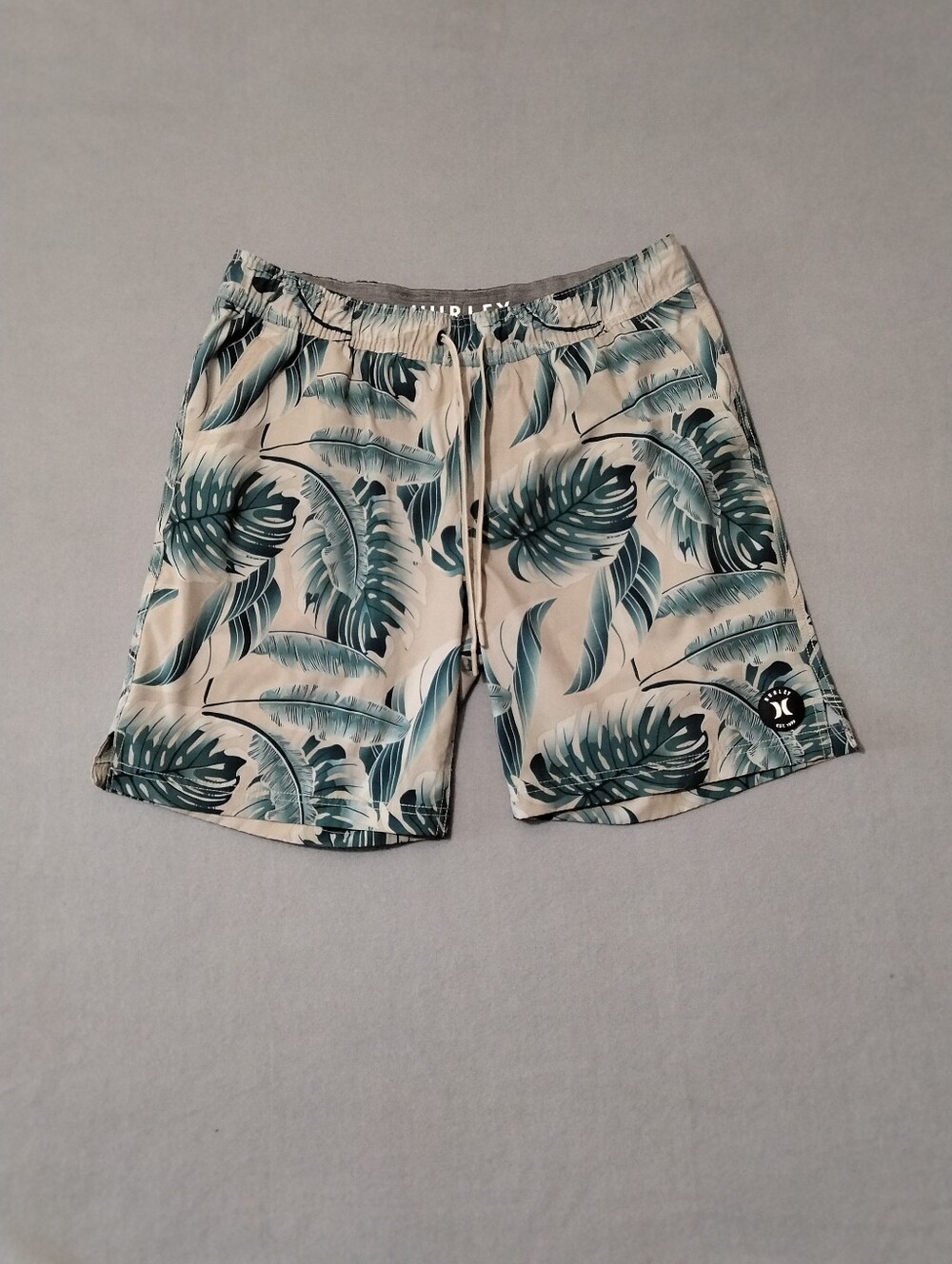 Hurley Compression Lined 8 Inseam Floral Print Elastic Waist Beach Shorts Large